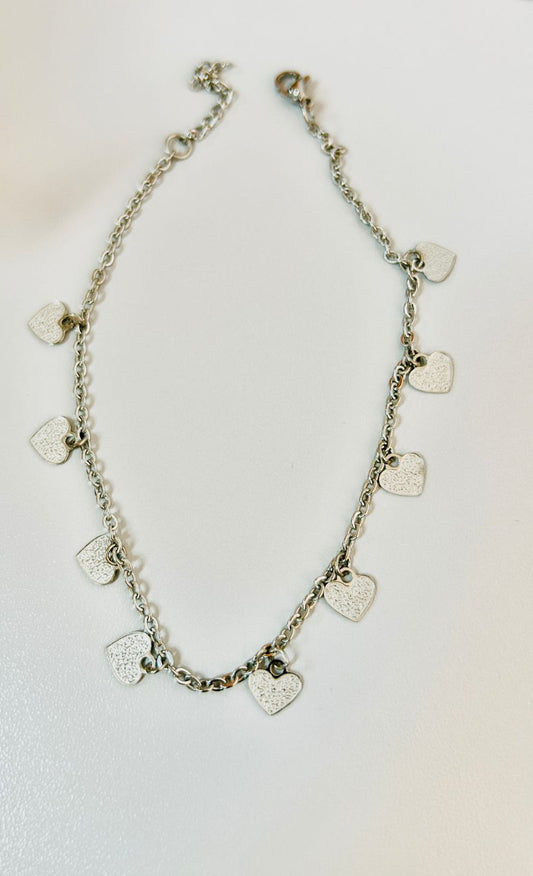 Tornozeleira de aço inox, 9 mini Corações com brilho 28 cm