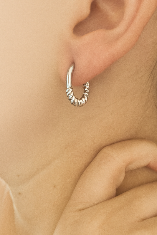 Argola de aço inox formato gancho com detalhes