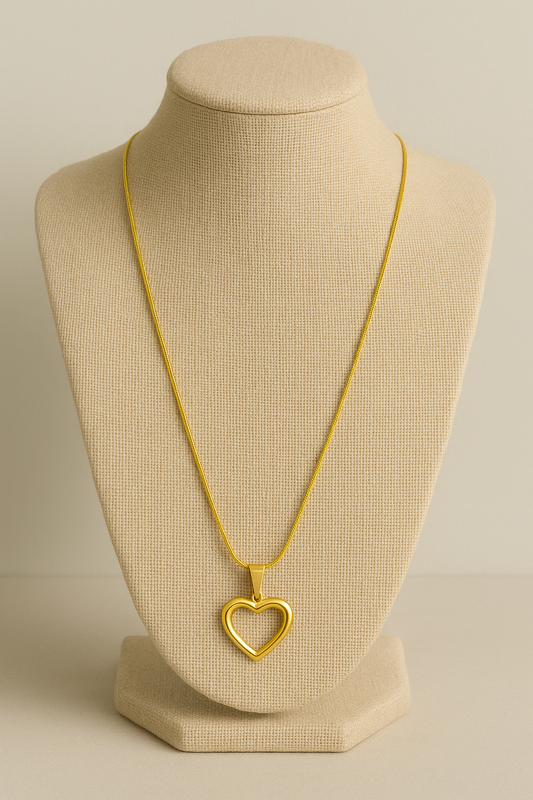 Colar rabo de rato e pingente coração vazado com banho dourado