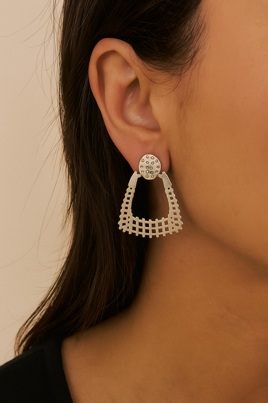 Brinco de aço inox com detalhes geométrico