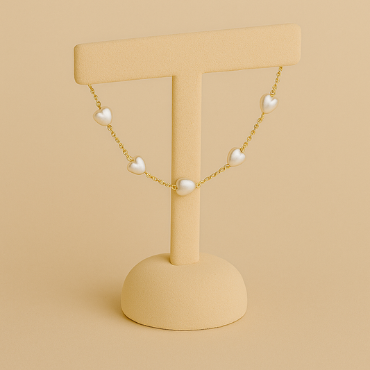 Pulseira corações pérola de aço inox com banho dourado 22 cm