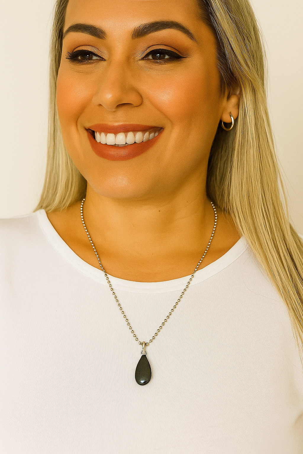 Colar aço inox Mini bolinhas pingente pedra preta