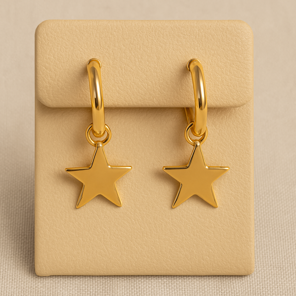 Brinco de argola click em aço inox com banho dourado e pingente de estrela