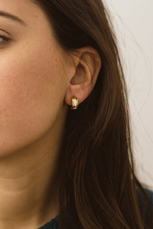 Argola aço inox click com zircônia com banho dourado