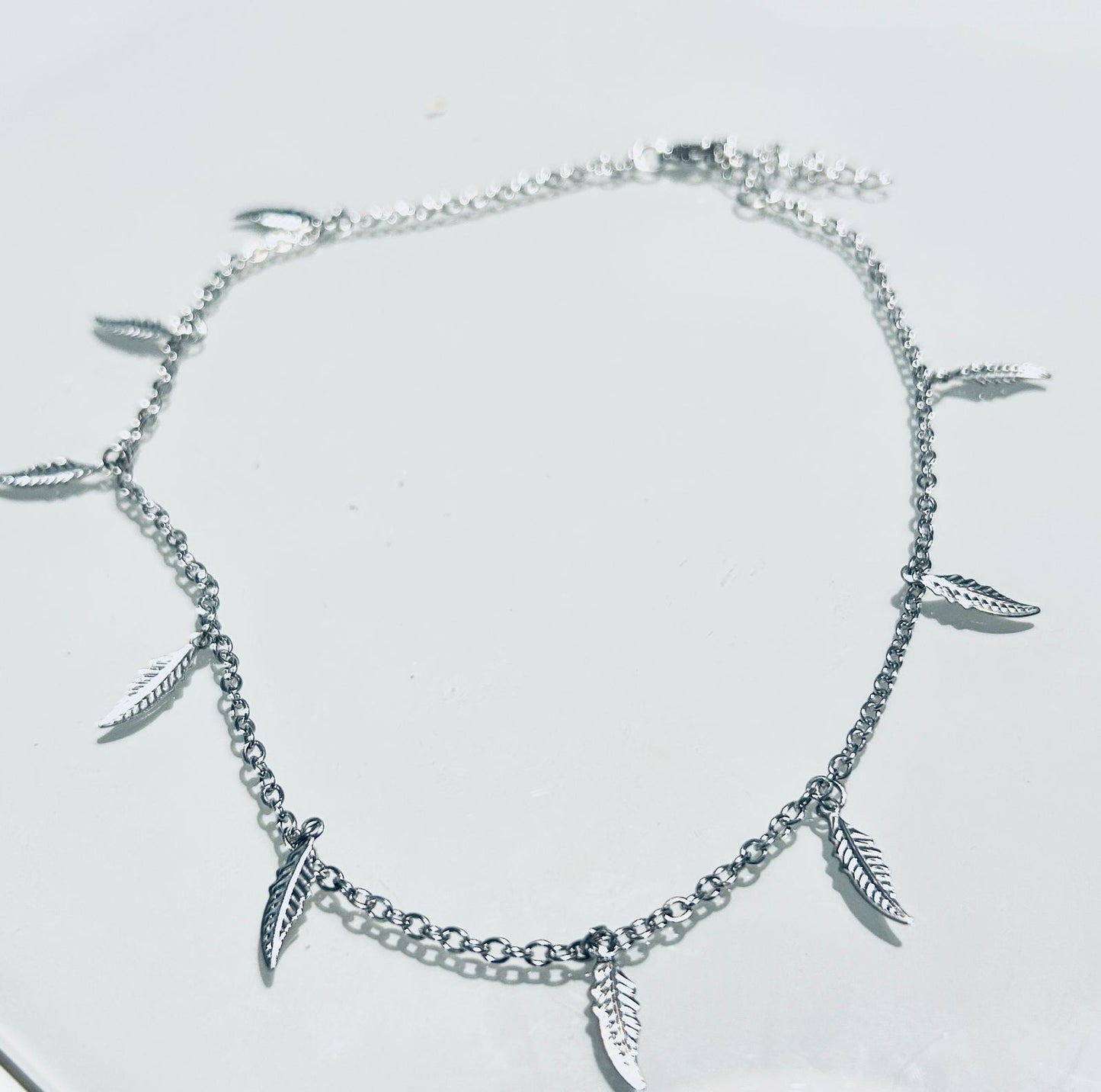 Choker de aço inox, folhas com detalhes 37 cm